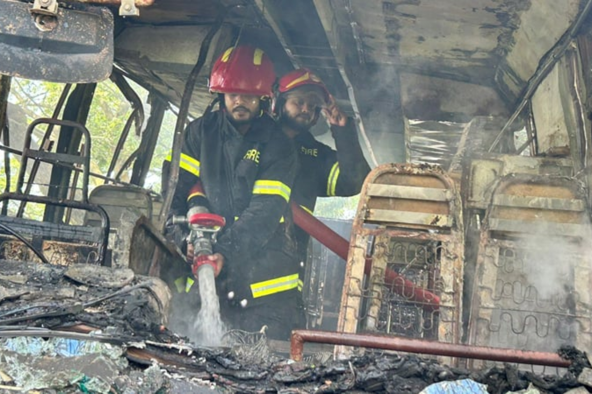 মুন্সীগঞ্জে বাসচাপায় মাদ্রাসাছাত্রী নিহত, বিক্ষুব্ধ জনতার বাসে আগুন