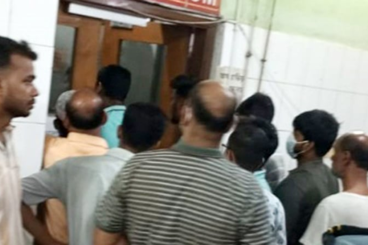 ঢামেক হাসপাতালে অ্যাম্বুলেন্স ব্যবসা নিয়ে সংঘর্ষ, আহত ৭