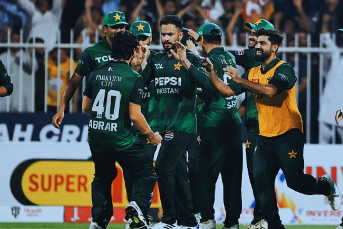 নেওয়াজের ঘূর্ণিতে ত্রিদেশীয় টি-টোয়েন্টি চ্যাম্পিয়ন পাকিস্তান