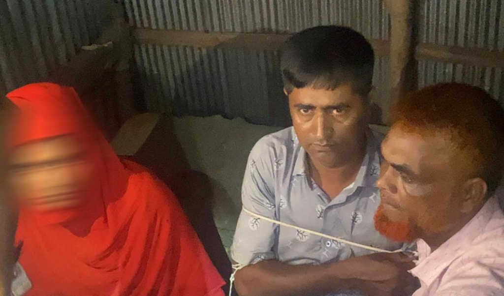 পরকীয়ায় ধরা খেয়ে জনতার হাতে গণধোলাইয়ের শিকার বিএনপি নেতা 3 Add a subheading 52 1757879106 পরকীয়ায় ধরা খেয়ে জনতার হাতে গণধোলাইয়ের শিকার বিএনপি নেতা