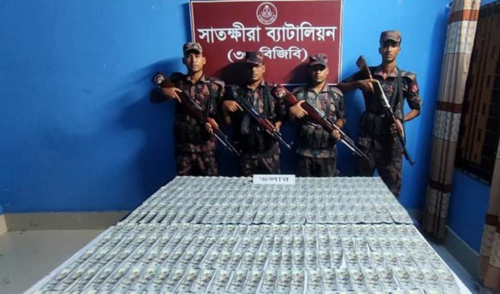 সাতক্ষীরায় বিশেষ অভিযানে ৩০ হাজার ডলার জব্দ 3 Add a subheading 63 1758137278 সাতক্ষীরায় বিশেষ অভিযানে ৩০ হাজার ডলার জব্দ
