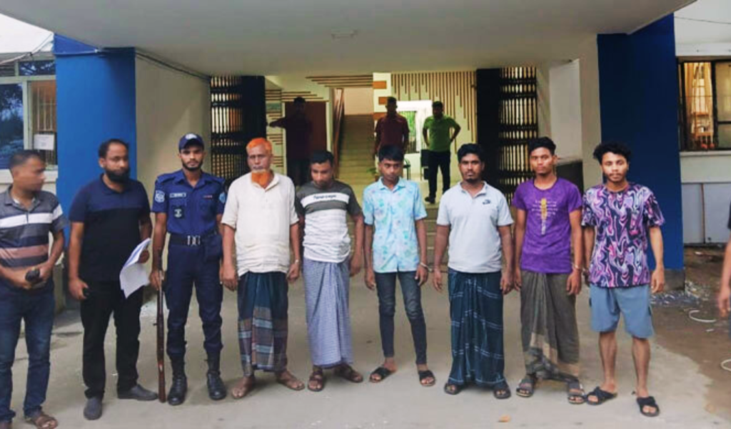 ফেনীতে অটোরিকশা ছিনতাই চক্রের ছয় সদস্য গ্রেপ্তার 3 Add a subheading 6 1757274857 ফেনীতে অটোরিকশা ছিনতাই চক্রের ছয় সদস্য গ্রেপ্তার