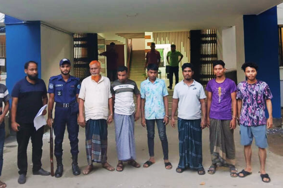 ফেনীতে অটোরিকশা ছিনতাই চক্রের ছয় সদস্য গ্রেপ্তার