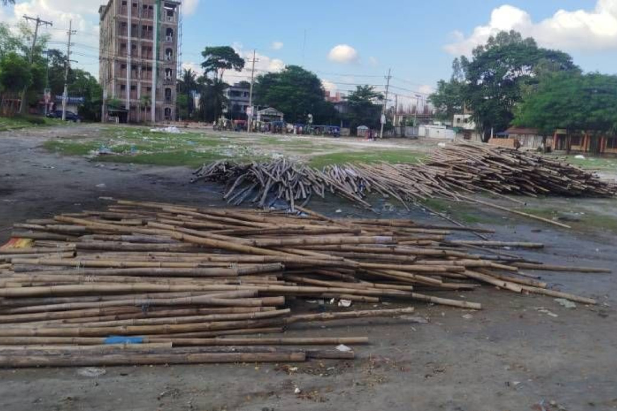 গাজীপুরের গাছা উচ্চ বিদ্যালয়ের মাঠে মেলার আবর্জনা, খেলাধুলা বন্ধ