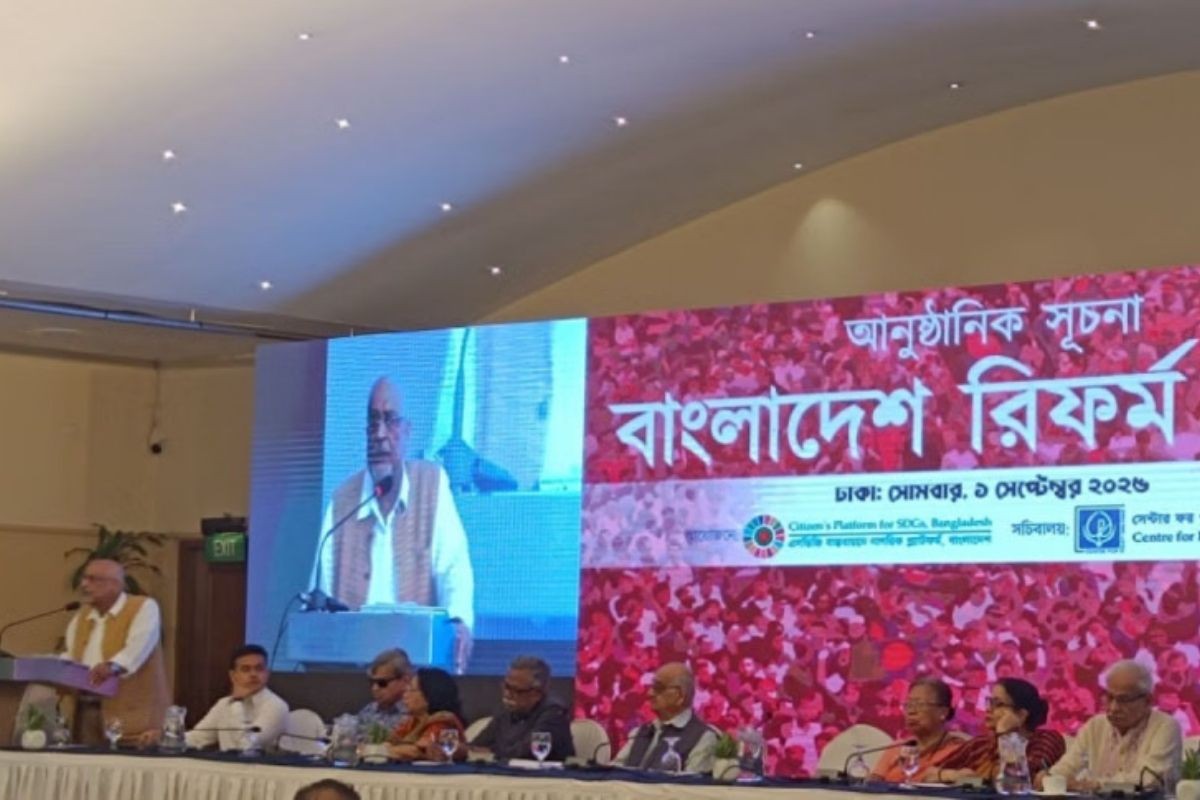 অন্তর্বর্তী সরকার কি পথ হারিয়েছে, প্রশ্ন দেবপ্রিয় ভট্টাচার্যের