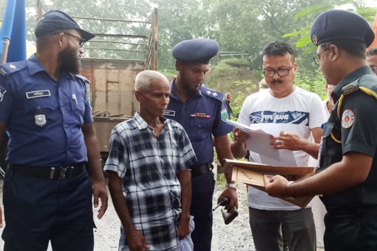 অবশেষে বাড়ি ফিরলেন সেই ভারতীয় নাগরিক