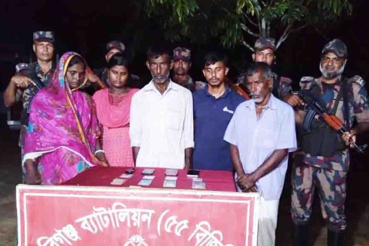 অবৈধভাবে ভারতে যাওয়ার সময় ৫ বাংলাদেশি আটক