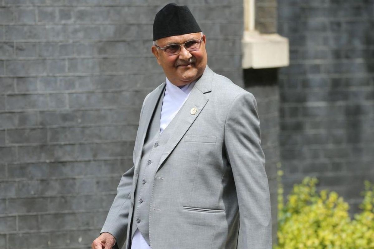 অলির দেশত্যাগে নিষেধাজ্ঞা