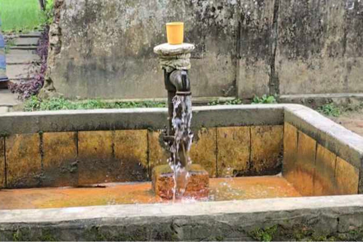 অলৌকিক নলকূপে চাপ ছাড়াই দিনরাত উঠছে পানি!