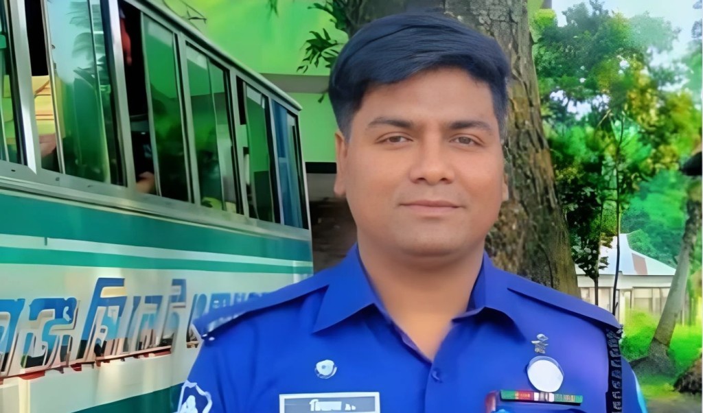 অসুস্থ বাবাকে দেখতে যাওয়ার সময় সড়কে পুলিশ সদস্যের মৃত্যু 1757854398 অসুস্থ বাবাকে দেখতে যাওয়ার সময় সড়কে পুলিশ সদস্যের মৃত্যু