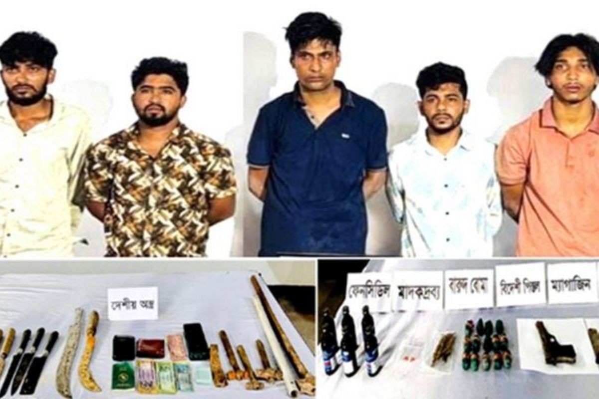অস্ত্র-গুলি ও মাদকসহ শুটার রিয়াজ বাহিনীর ৫ সহযোগী গ্রেপ্তার