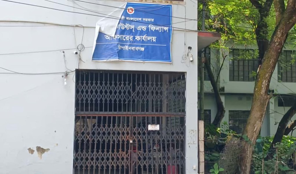 আদালতের মালখানায় লুট এক বছরেও উদ্ধার হয়নি অস্ত্র গুলি 1758432385 আদালতের মালখানায় লুট, এক বছরেও উদ্ধার হয়নি অস্ত্র-গুলি