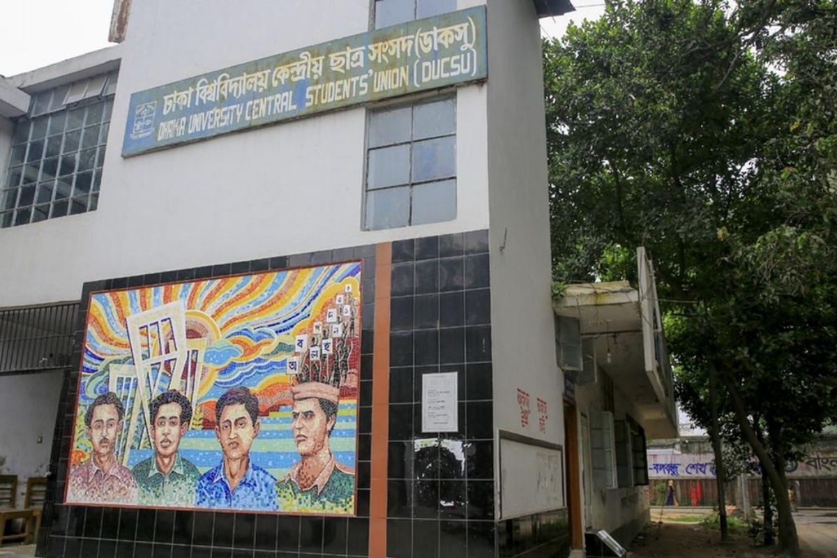 আপ্যায়ন উপঢৌকন টাকার ছড়াছড়ি!