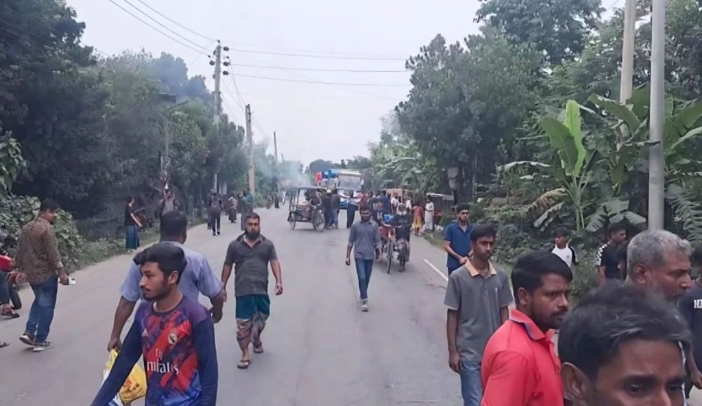 আসন পুনর্বহালের দাবিতে ফরিদপুর বরিশাল মহাসড়ক অবরোধ 1757390177 আসন পুনর্বহালের দাবিতে ফরিদপুর-বরিশাল মহাসড়ক অবরোধ