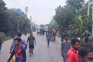 আসন পুনর্বহালের দাবিতে ফরিদপুর-বরিশাল মহাসড়ক অবরোধ