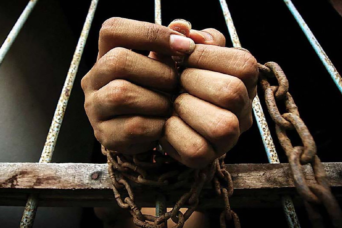 রাসায়নিক কৌশলে টাওয়ালে মিশিয়ে রাখা মাদকসহ দুই পাচারকারী গ্রেপ্তার