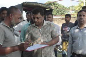 ইটের গুঁড়া দিয়ে তৈরি হতো ভেজাল সার ও কীটনাশক, কারখানায় অভিযান