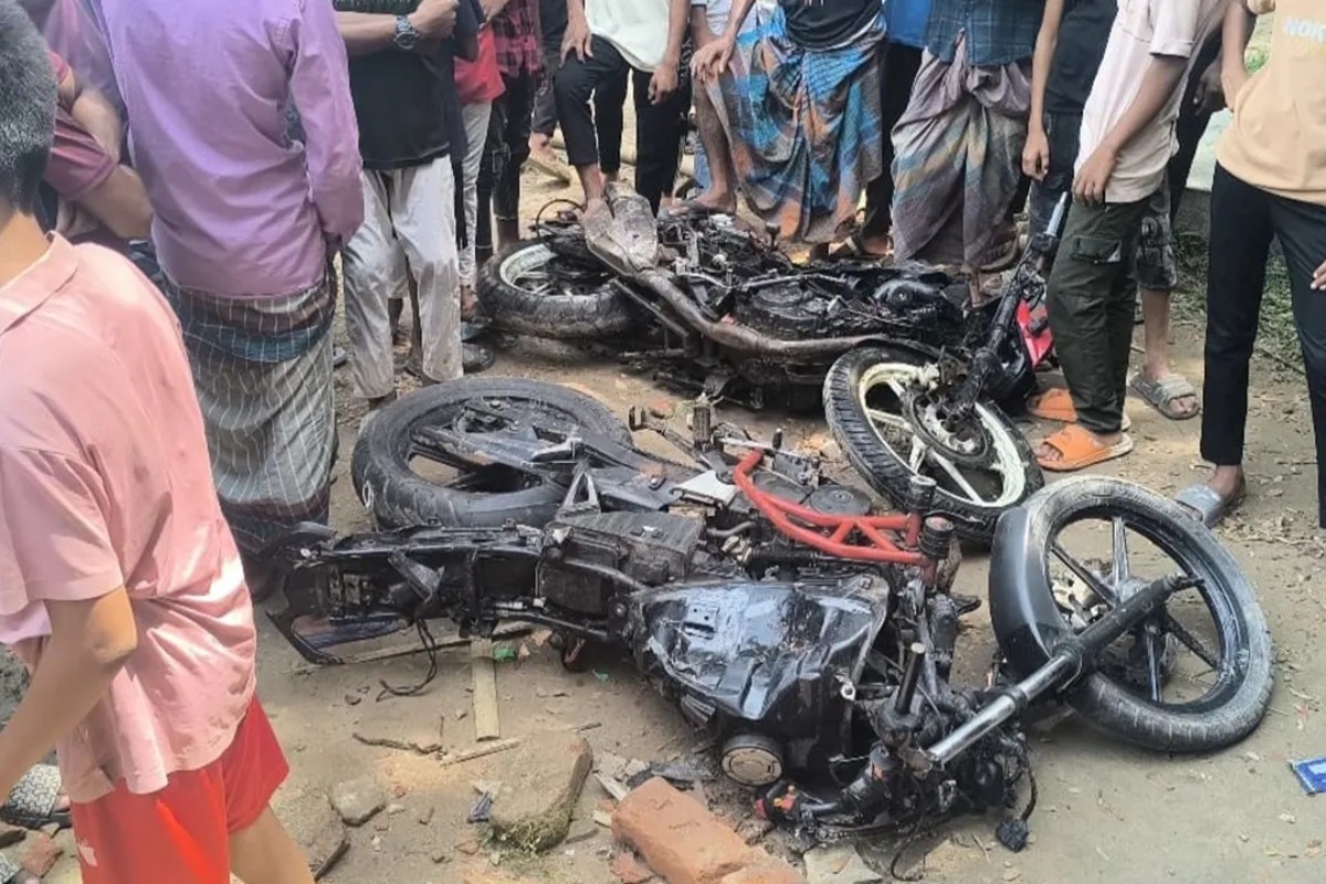 ইভটিজিংকে কেন্দ্র করে বিদ্যালয়ে হামলা, দুই শিক্ষকসহ আহত ১৫