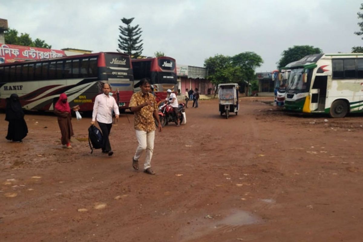 উত্তরের ৩ জেলায় দূরপাল্লার বাস চার দিন ধরে বন্ধ, কাল বৈঠক