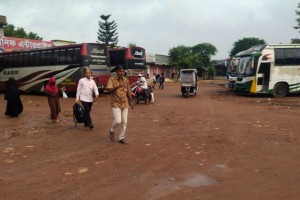উত্তরের ৩ জেলায় দূরপাল্লার বাস চার দিন ধরে বন্ধ, কাল বৈঠক