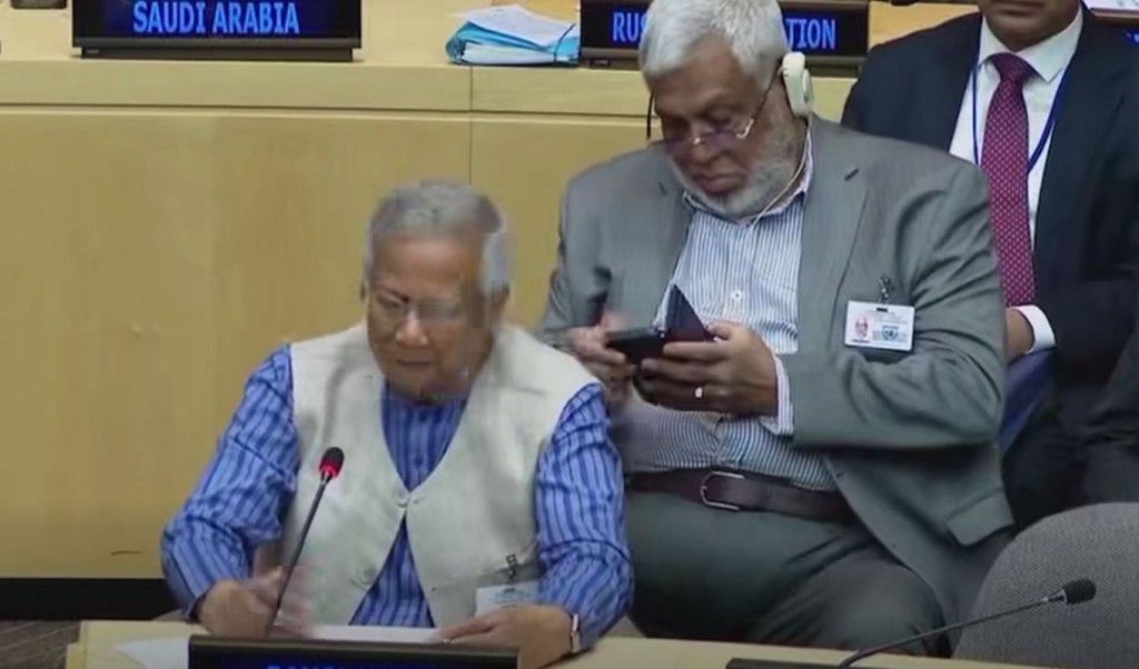 জাতিসংঘে প্রধান উপদেষ্টা যখন ভাষণ দিচ্ছিলেন, উপদেষ্টা ফাওজুল কবির তখন মোবাইলে ব্যস্ত! 4 উপদেষ্টা ফাওজুল তখন মোবাইলে ব্যস্ত 1758784534 জাতিসংঘে প্রধান উপদেষ্টা যখন ভাষণ দিচ্ছিলেন, উপদেষ্টা ফাওজুল কবির তখন মোবাইলে ব্যস্ত!