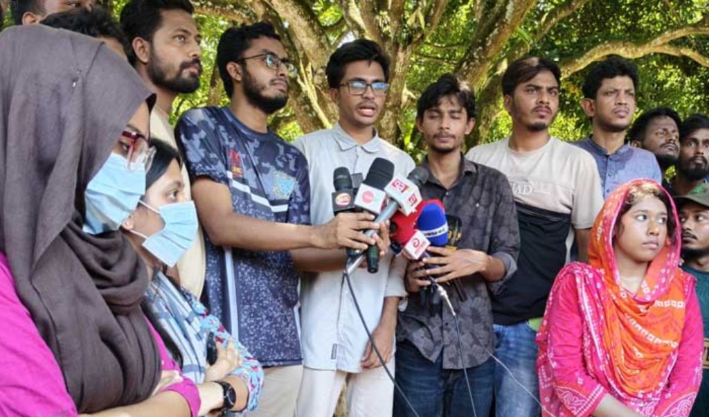উপাচার্যকে ক্ষমা চাইতে বললেন বাকৃবি শিক্ষার্থীরা, অন্যথায় ‘কঠোর আন্দোলন’ 4 উপাচার্যকে ক্ষমা চাইতে বললেন বাকৃবি শিক্ষার্থীরা অন্যথায় ‘কঠোর আন্দোলন 1756721753 উপাচার্যকে ক্ষমা চাইতে বললেন বাকৃবি শিক্ষার্থীরা, অন্যথায় ‘কঠোর আন্দোলন’