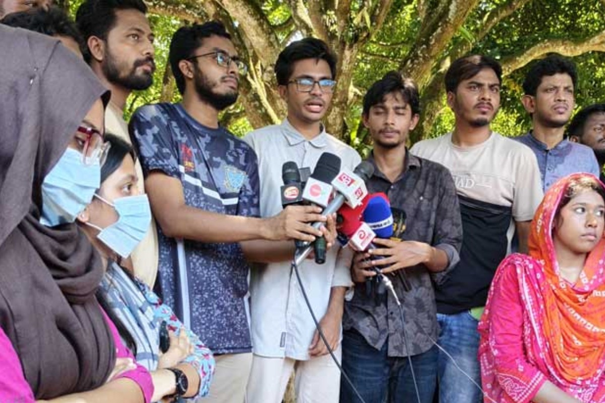 উপাচার্যকে ক্ষমা চাইতে বললেন বাকৃবি শিক্ষার্থীরা, অন্যথায় ‘কঠোর আন্দোলন’