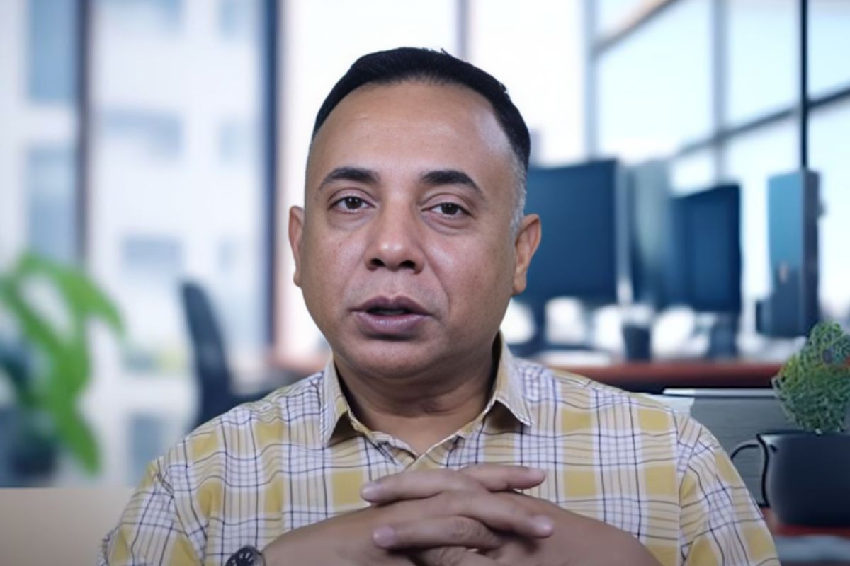 ‘এক অদৃশ্য বাঁশির সুরে দেশের রাজনীতি নৃত্য করছে’
