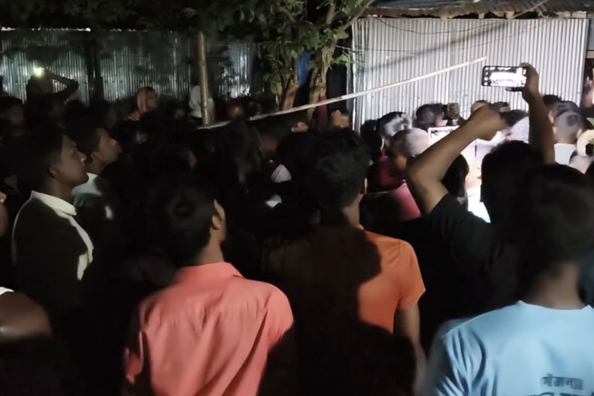 এক দড়িতেই ঝুলছিল স্বামী ও নয় মাসের অন্তঃসত্ত্বা স্ত্রী