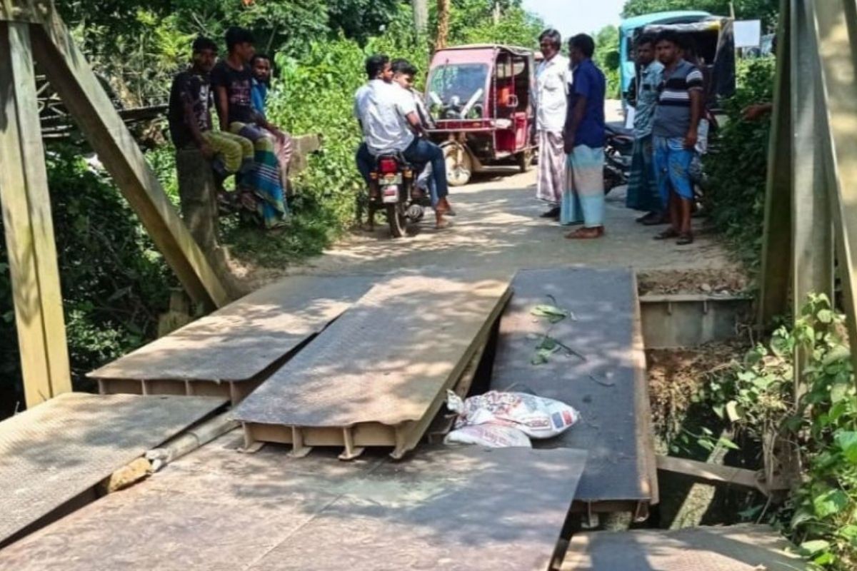 এক বেইলি ব্রিজ ভাঙল ২৮ বার, যোগাযোগ বিচ্ছিন্ন