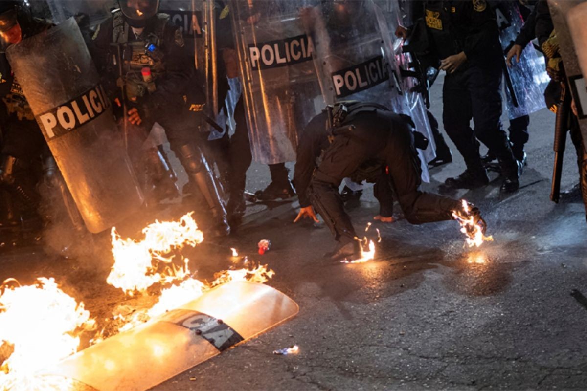 এবার লাতিন আমেরিকার দেশ পেরুতে সরকারবিরোধী বিক্ষোভ