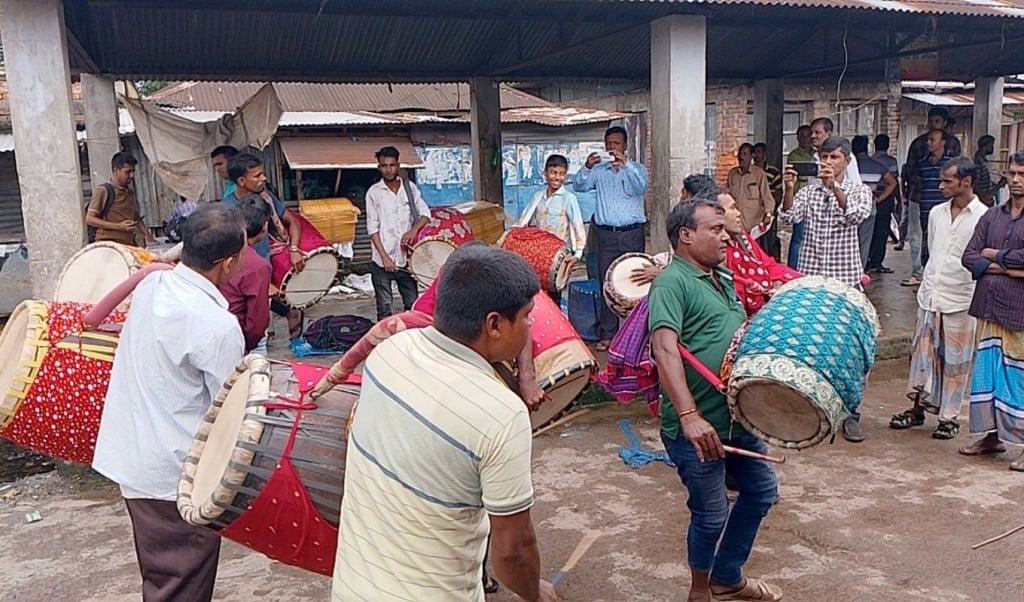 ঐতিহ্যবাহী দেশের একমাত্র ঢাকের হাট 1758942772 ৫০০ বছরের ঐতিহ্যবাহী দেশের একমাত্র 'ঢাকের হাট' বসে যে জেলায়