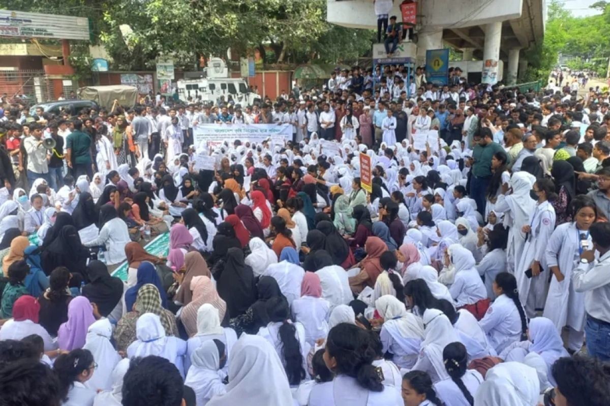 কারিগরি শিক্ষার্থীদের আন্দোলনে শিক্ষকদের সংহতি