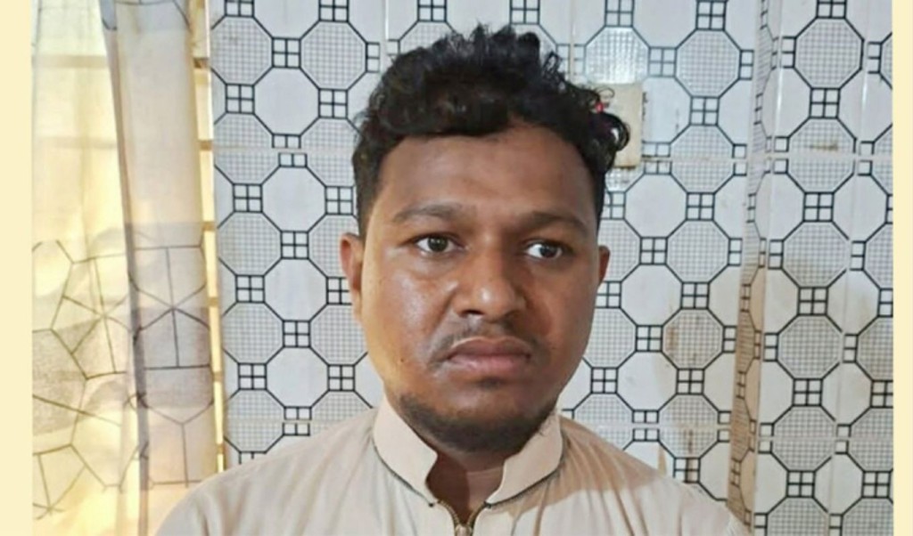 কুবি শিক্ষার্থী সুমাইয়াকে ‘ধর্ষণের পর হত্যা’, আসামির স্বীকারোক্তি 4 কুবি শিক্ষার্থী সুমাইয়াকে ‘ধর্ষণের পর হত্যা আসামির স্বীকারোক্তি 1757860676 কুবি শিক্ষার্থী সুমাইয়াকে ‘ধর্ষণের পর হত্যা’, আসামির স্বীকারোক্তি