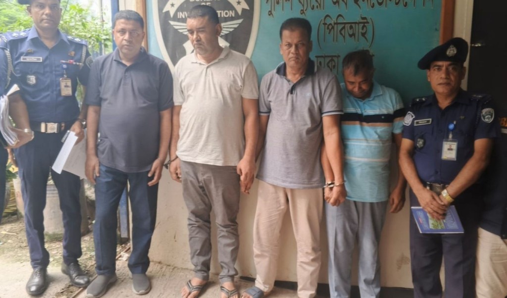 কুরআন ছুঁইয়ে শপথ, ব্যবসায়িক পার্টনার বানিয়ে প্রতারণা করা চক্র গ্রেপ্তার 3 কুরআন ছুঁইয়ে শপথ ব্যবসায়িক পার্টনার বানিয়ে প্রতারণা করা চক্র গ্রেপ্তার 1759158393 কুরআন ছুঁইয়ে শপথ, ব্যবসায়িক পার্টনার বানিয়ে প্রতারণা করা চক্র গ্রেপ্তার