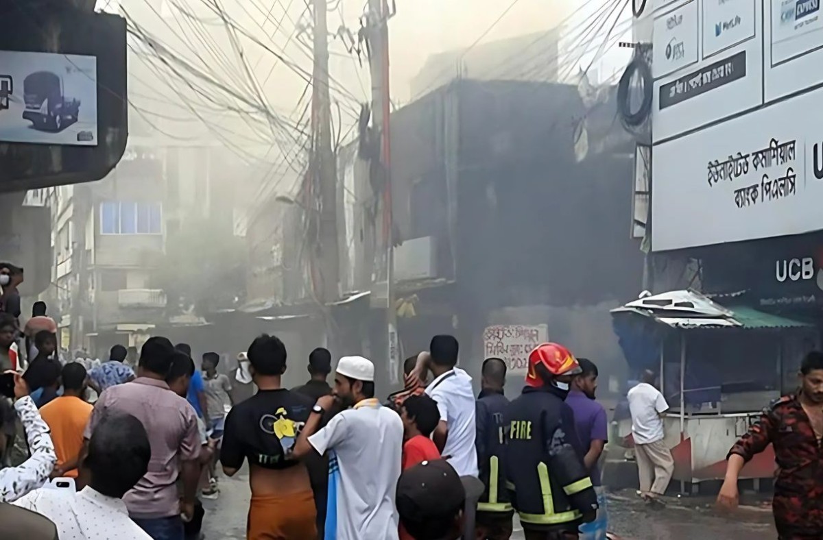কেমিক্যাল গুদামে বিস্ফোরণে দুই ফায়ার ফাইটারসহ তিনজন নিহত, চার দিনেও হয়নি মামলা