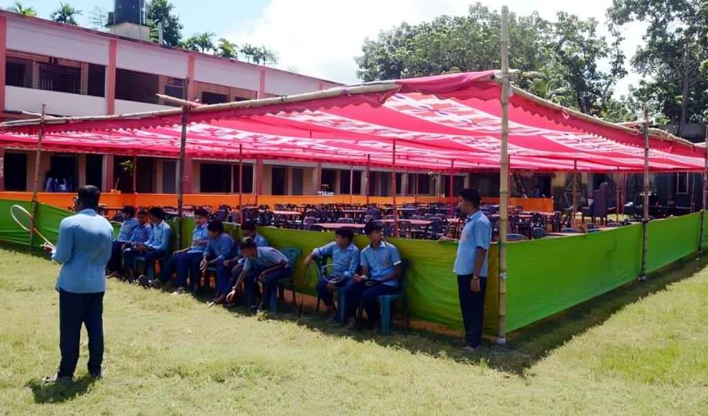 ক্লাস ও পরিক্ষা চলাকালীন স্কুলের মাঠে ‘বিএনপি নেতার ভূরিভোজ ব্যাপক সমালোচনা 1757139720 ক্লাস ও পরিক্ষা চলাকালীন স্কুলের মাঠে ‘বিএনপি নেতার’ ভূরিভোজ, ব্যাপক সমালোচনা
