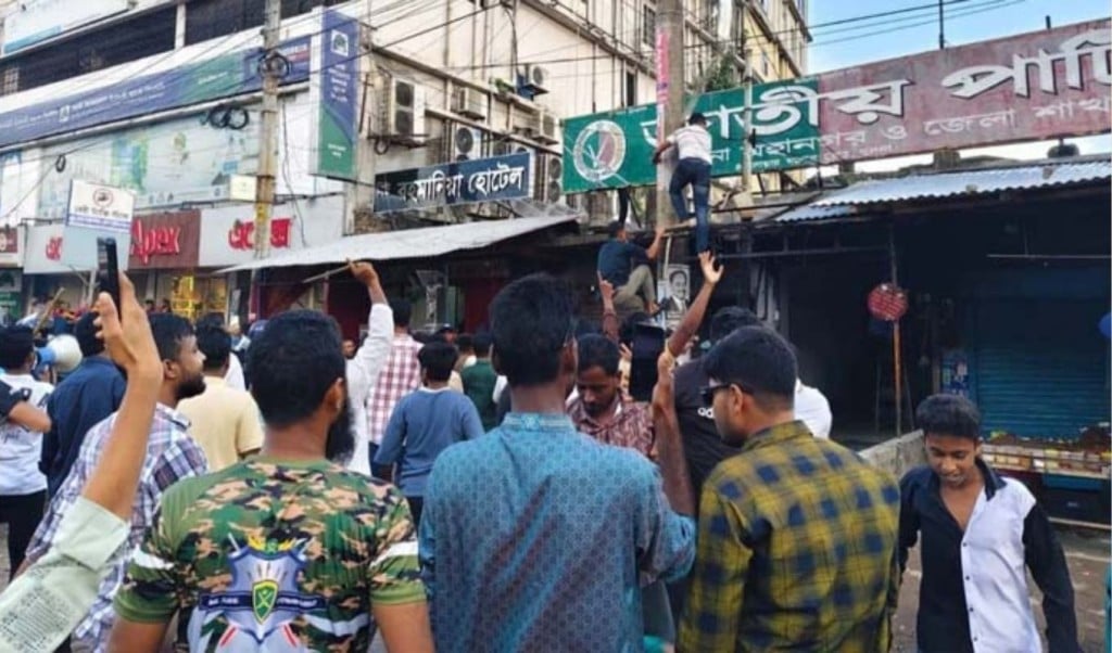 খুলনায় ফের জাতীয় পার্টির কার্যালয়ে হামলা ভাঙচুর 1756907861 খুলনায় ফের জাতীয় পার্টির কার্যালয়ে হামলা, ভাঙচুর