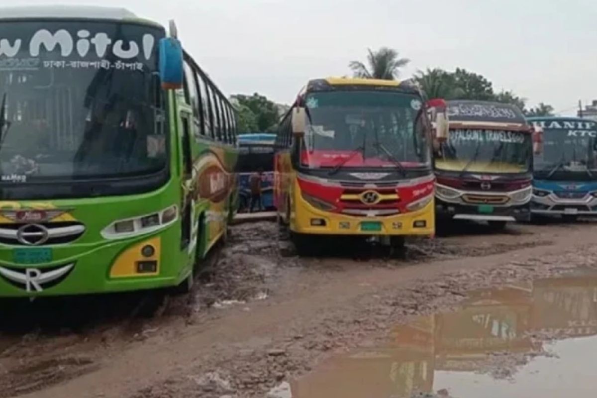 খোরাকি ভাতার দাবিতে ৩ জেলায় বাস বন্ধ