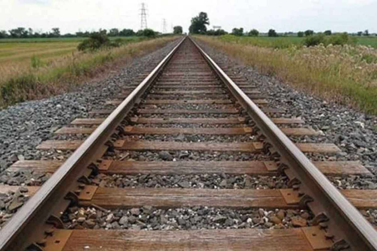 গাজীপুরে ট্রেনে কাটা পড়ে অজ্ঞাত যুবক নিহত