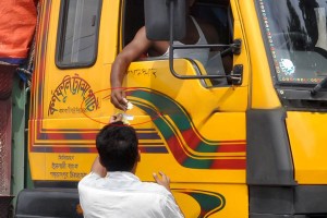 রাজধানীতে আসা পণ্যবাহী প্রতি ট্রাকের গড় চাঁদা খরচ ৩ হাজার টাকা
