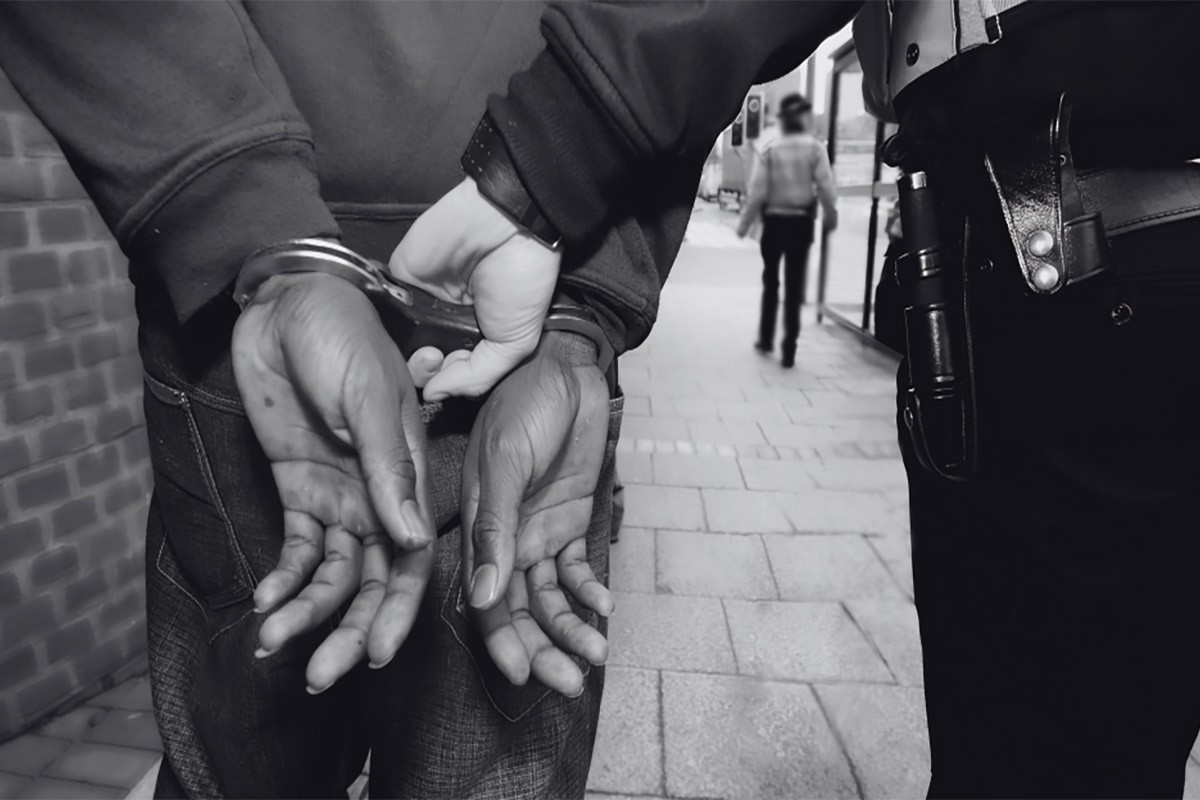 ‘সন্দেহজনকভাবে ঘোরাঘুরি’ করায় মার্কিন নাগরিক গ্রেপ্তারের পর কারাগারে