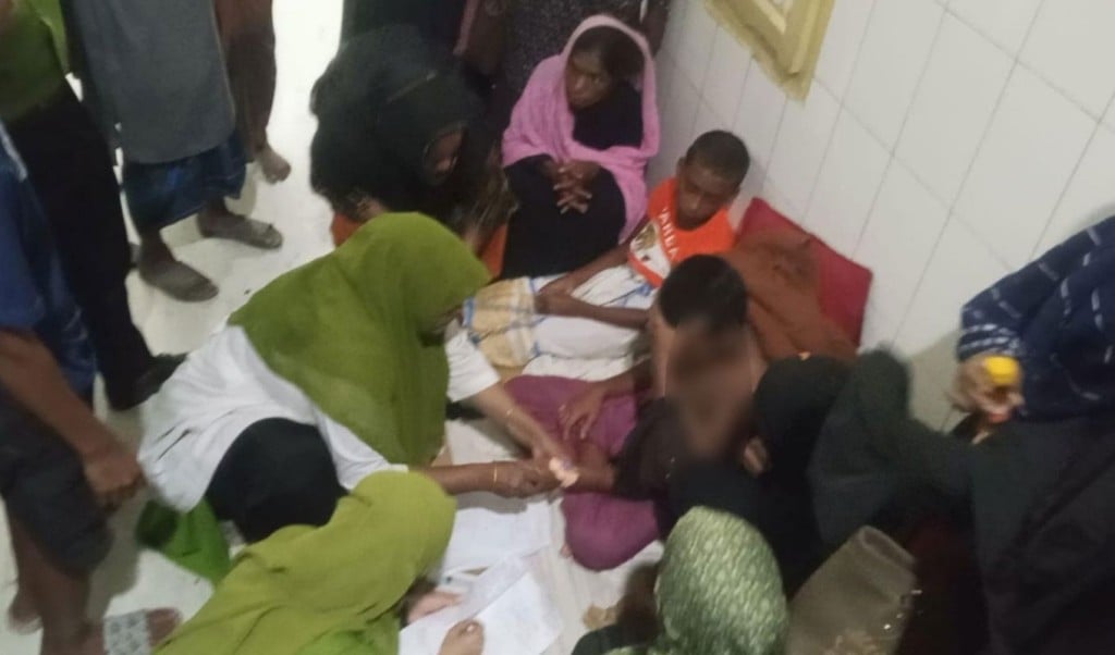 ঘুমের মধ্যে পা লাগায় মাদরাসাছাত্রকে যা করলেন শিক্ষক 1757656561 ঘুমের মধ্যে পা লাগায় মাদরাসাছাত্রকে এ কি করলেন শিক্ষক!