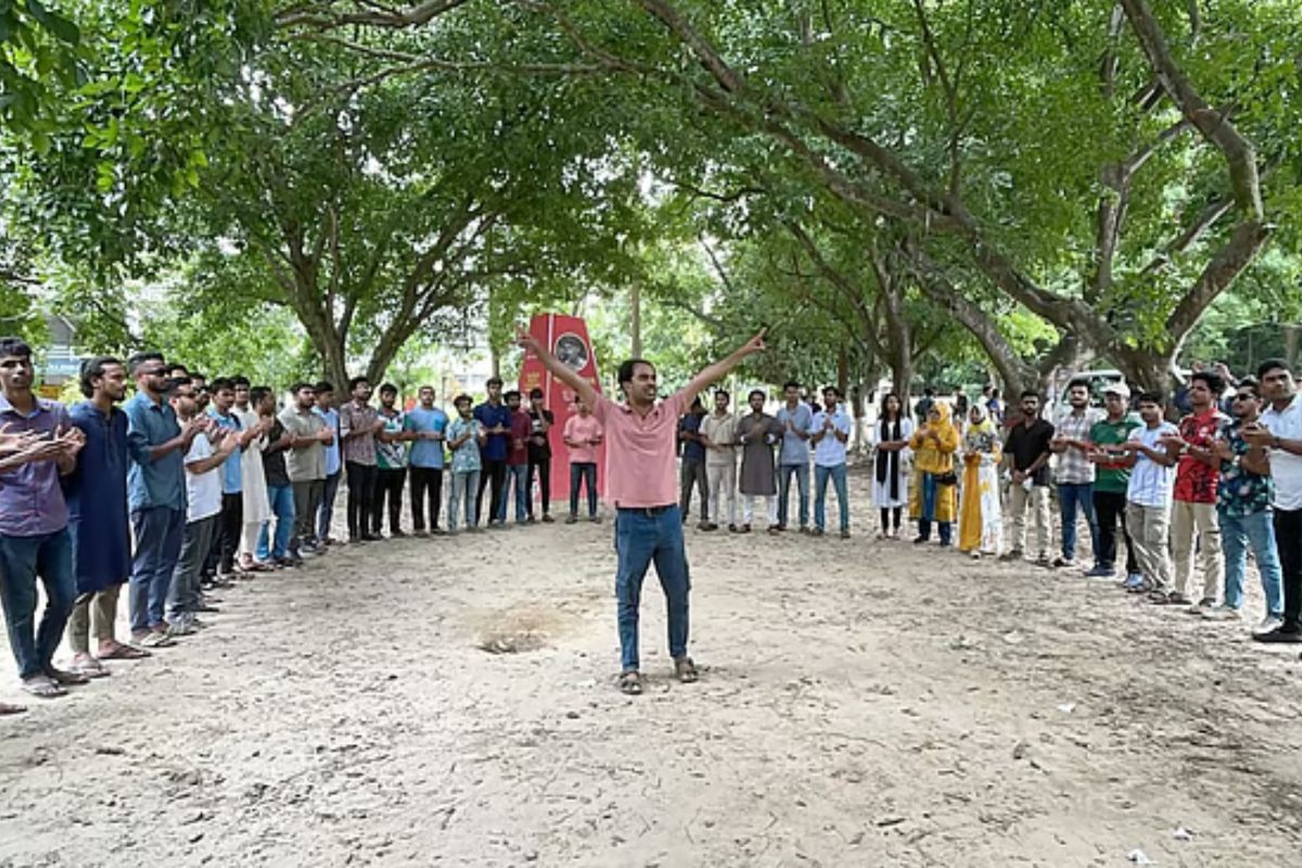 চবি উপাচার্য ও প্রক্টরের পদত্যাগের দাবিতে ছাত্রদলের বিক্ষোভ