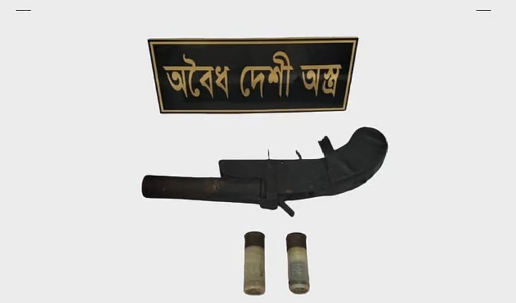 চট্টগ্রামে ঝোপ থেকে আগ্নেয়াস্ত্র ও গুলি উদ্ধার 1757143715 ঝোপে পড়ে থাকা শপিং ব্যাগে পাওয়া গেল আগ্নেয়াস্ত্র ও গুলি