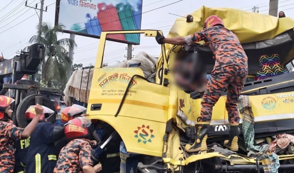 চট্টগ্রামের সীতাকুণ্ডে মর্মান্তিক সড়ক দুর্ঘটনা নিহত ১ 1758440992 চট্টগ্রামের সীতাকুণ্ডে মর্মান্তিক সড়ক দুর্ঘটনা, নিহত ১