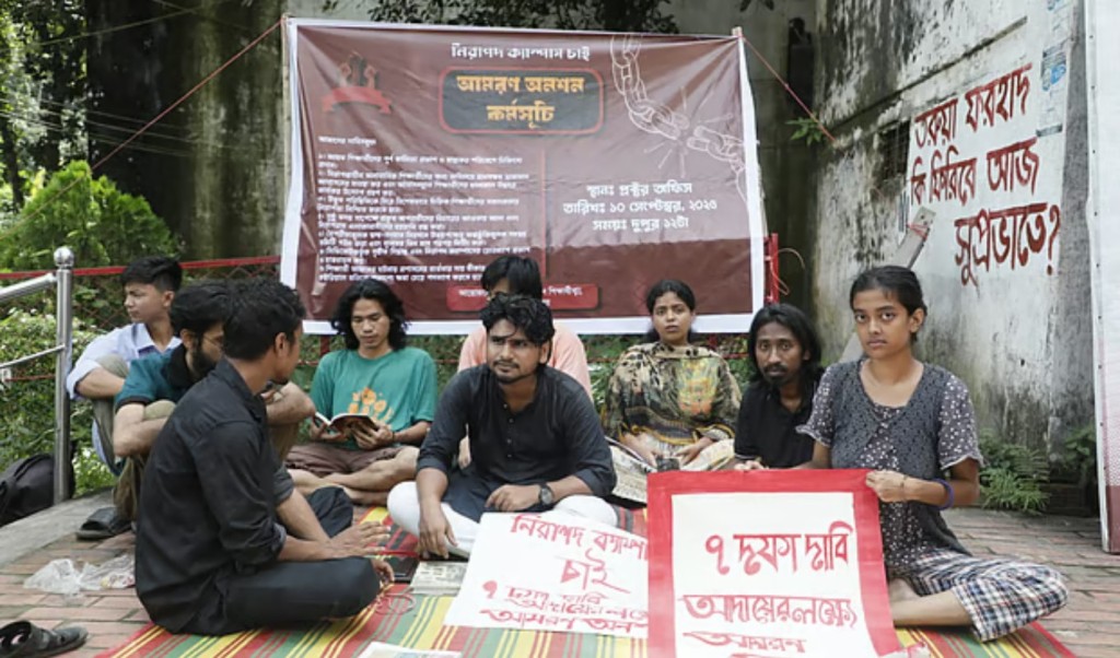 চবির প্রক্টরিয়াল বডির পদত্যাগের দাবিতে অনশনে ৯ শিক্ষার্থী 3 চবির প্রক্টরিয়াল বডির পদত্যাগের দাবিতে অনশনে ৯ শিক্ষার্থী 1757509370 চবির প্রক্টরিয়াল বডির পদত্যাগের দাবিতে অনশনে ৯ শিক্ষার্থী