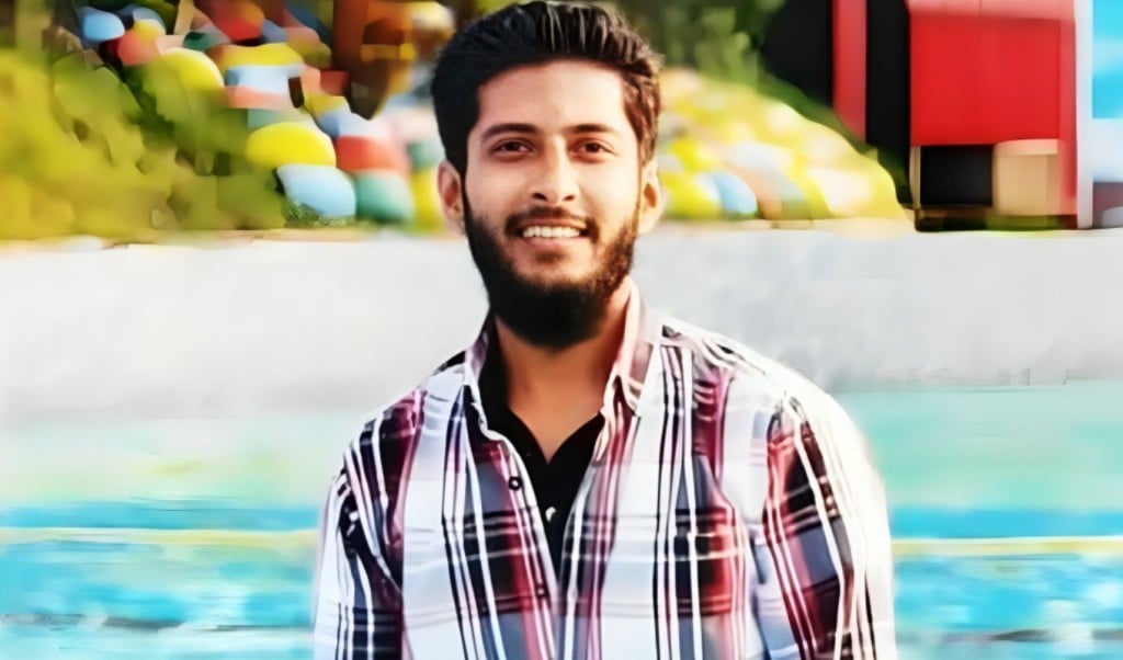 চলন্ত ট্রেনের ছাদ থেকে ছিনতাইকারীদের ধাক্কা যুবকের মৃত্যু 1757126415 চলন্ত ট্রেনের ছাদ থেকে ছিনতাইকারীদের ধাক্কা, যুবকের মৃত্যু