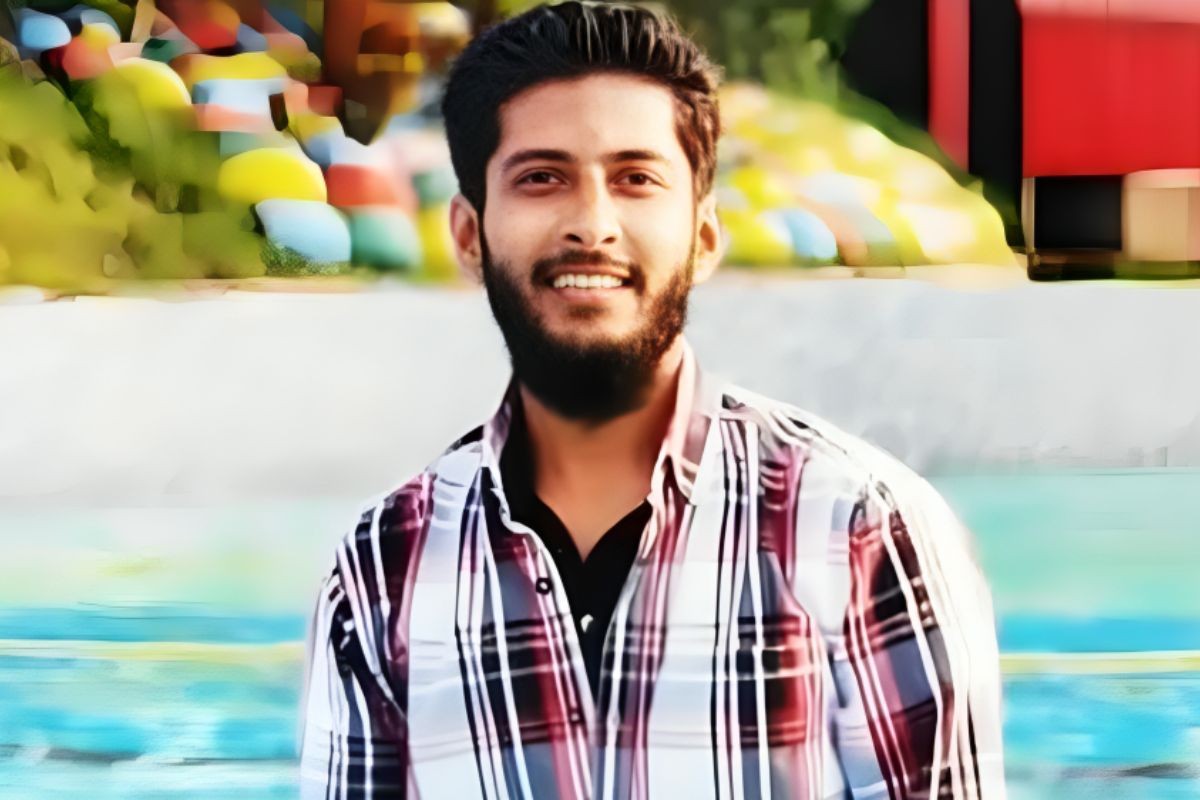 চলন্ত ট্রেনের ছাদ থেকে ছিনতাইকারীদের ধাক্কা, যুবকের মৃত্যু