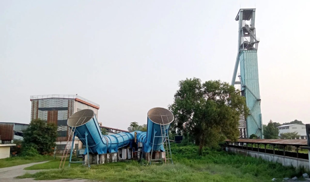 চারদিন বন্ধ থাকার পর মধ্যপাড়া খনিতে ফের পাথর উত্তোলন শুরু 3 চারদিন বন্ধ থাকার পর মধ্যপাড়া খনিতে ফের পাথর উত্তোলন শুরু 1756732500 চারদিন বন্ধ থাকার পর মধ্যপাড়া খনিতে ফের পাথর উত্তোলন শুরু